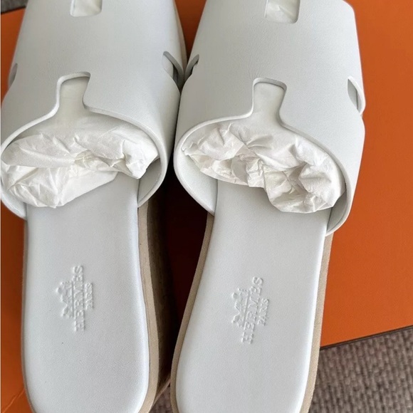 NEW HERMÈS White Calfskin Leather Eze 30 Platform Sandals - Picture 3 of 12